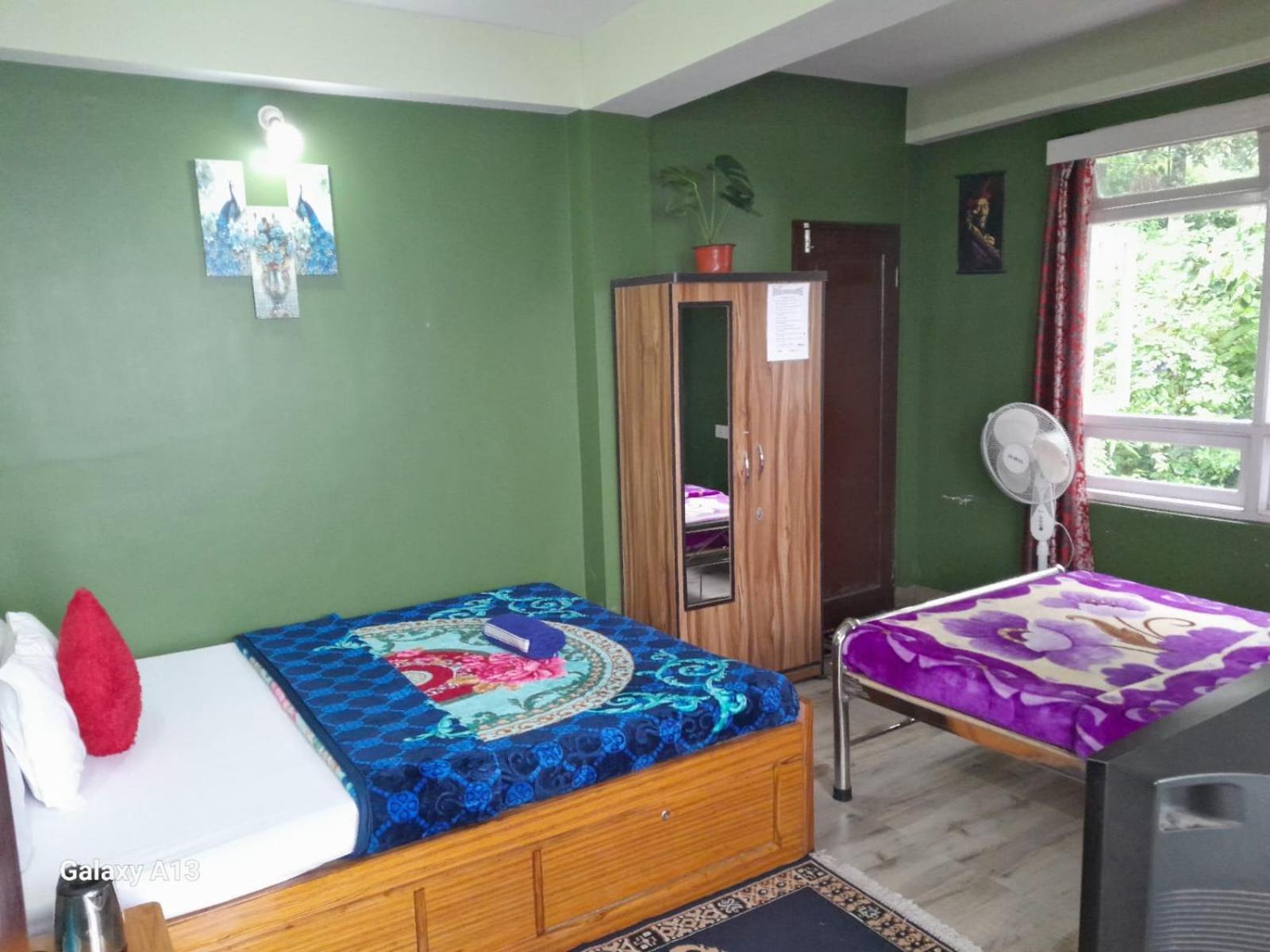 Seven Hills Homestay カリンポン エクステリア 写真