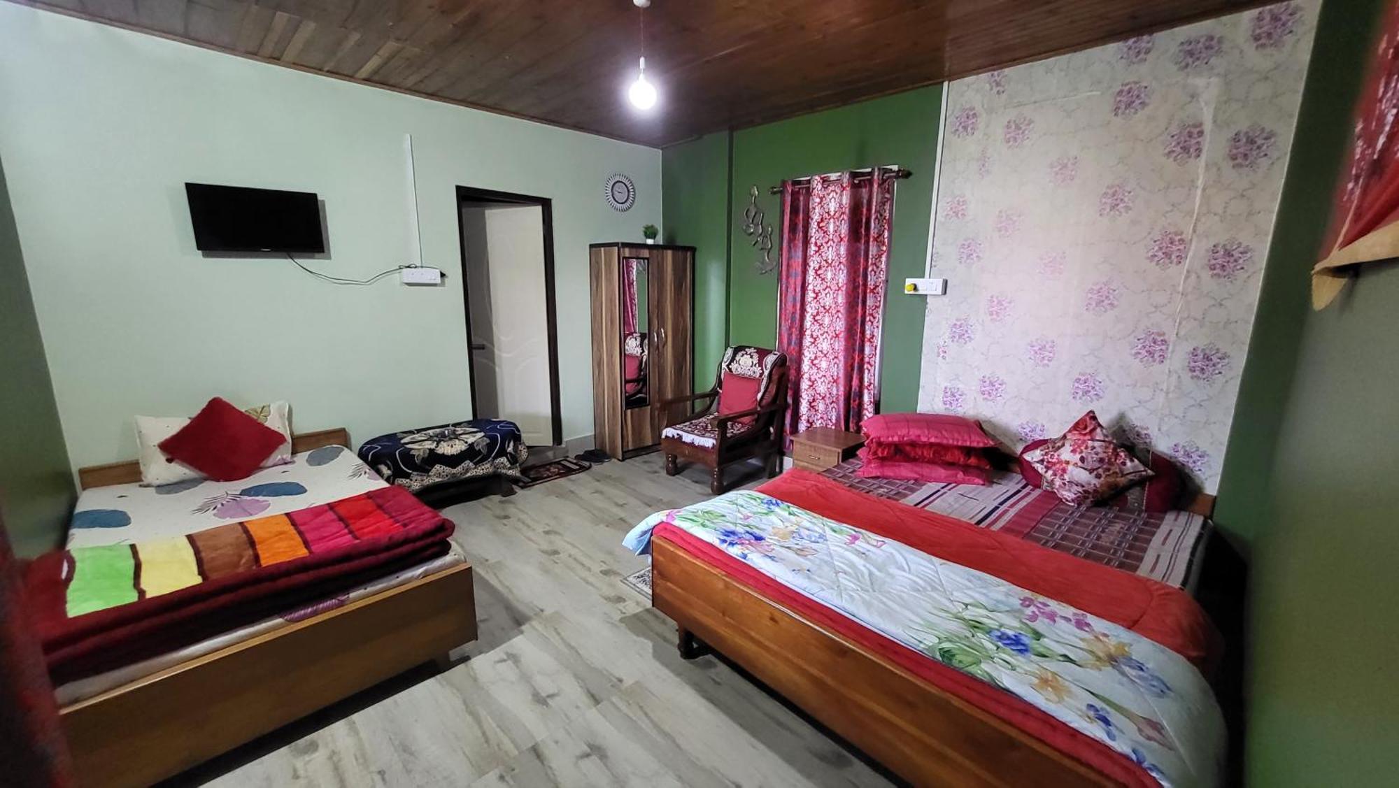 Seven Hills Homestay カリンポン エクステリア 写真