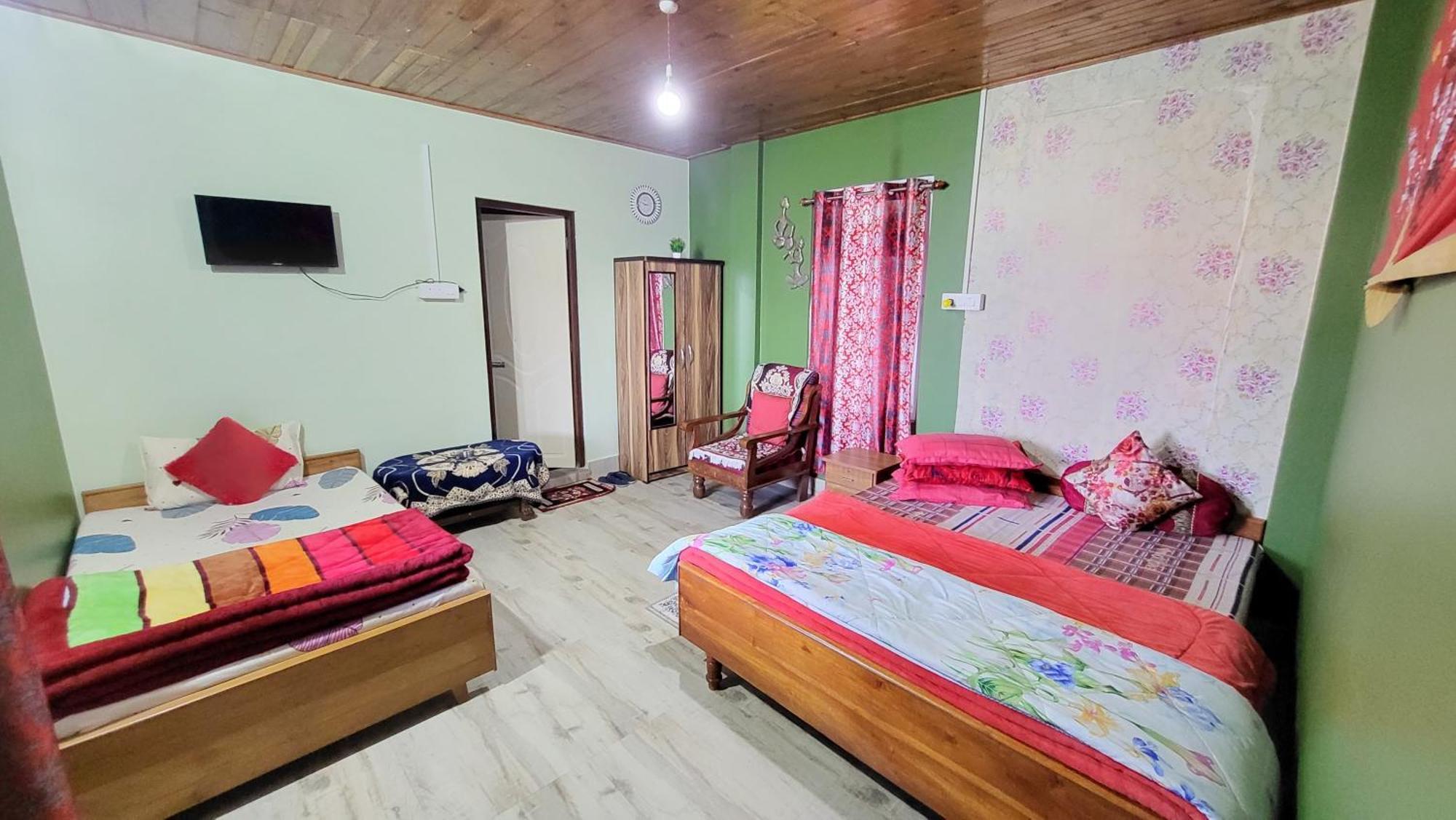 Seven Hills Homestay カリンポン エクステリア 写真
