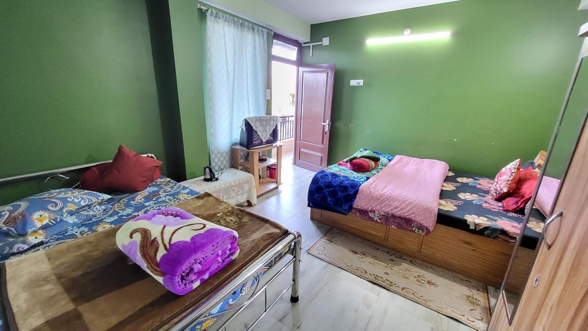 Seven Hills Homestay カリンポン エクステリア 写真